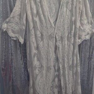 XL WHITE LACE KIMONO/BEACH COVER BY HONEY & T
